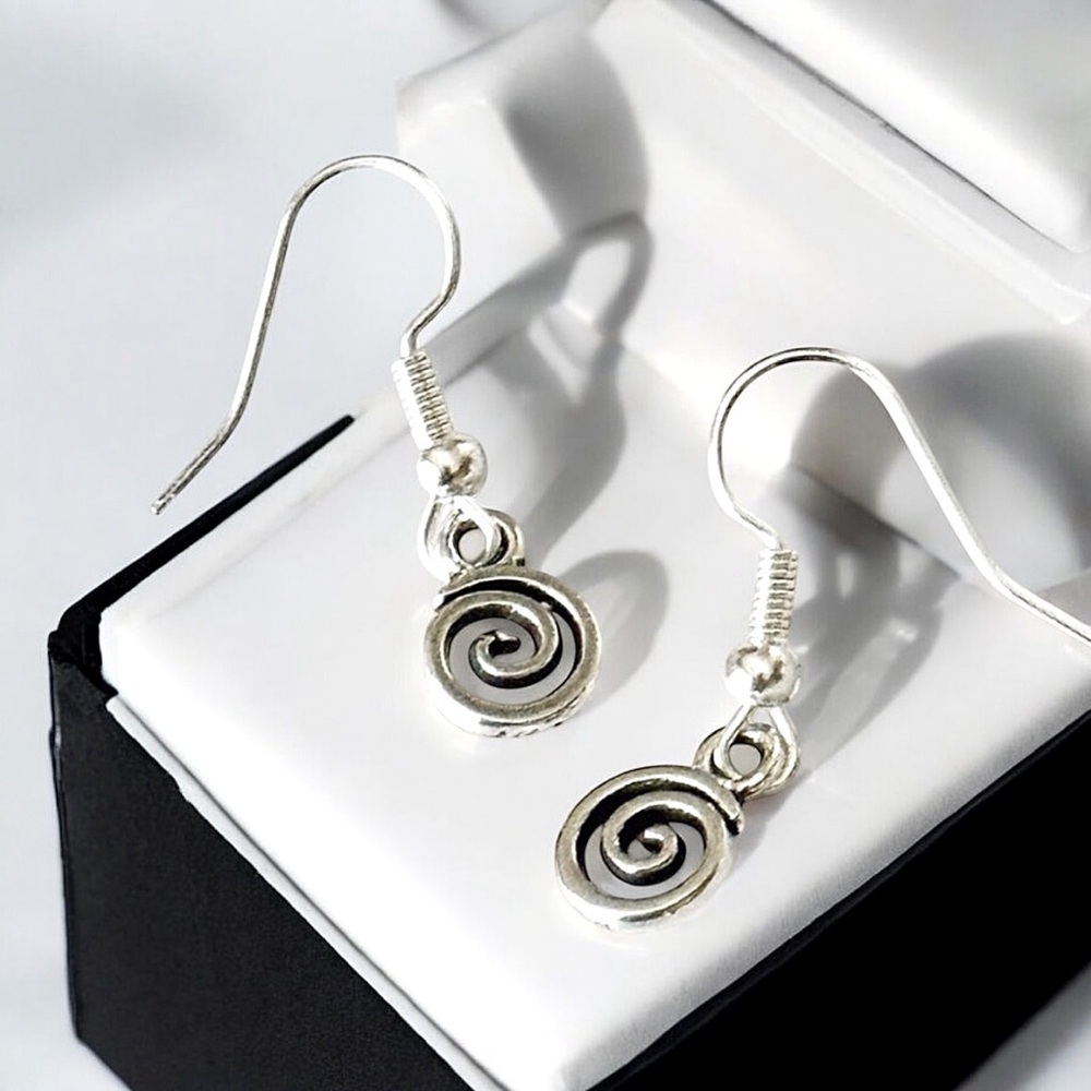 5 For $25💫Cute Small Silver Swirl Dangles Earrings